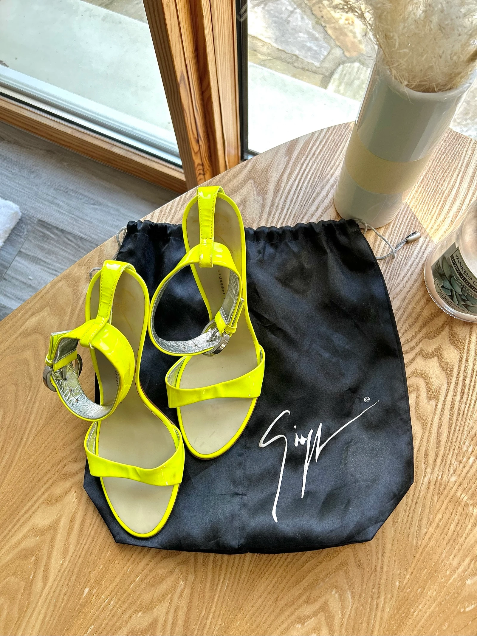 Sandales à talons en cuir vernis jaune fluo néon talons 10,5cm Pointure 39 1/2 Guiseppe Zanotti